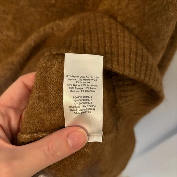 Aritzia The Group by Babaton Oversized Sweater Funnel Neck Caramel Sz XS Adichie - Picture 7 of 8